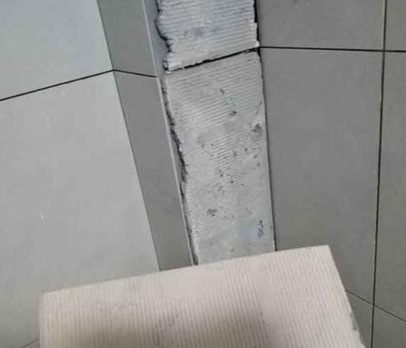 佛坪瓷砖空鼓维修公司分享下厨房瓷砖脱落的补救措施。